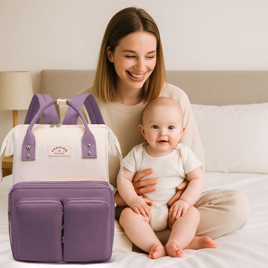 Sac a langer, couleur blanc violet maman et son bébé souriant